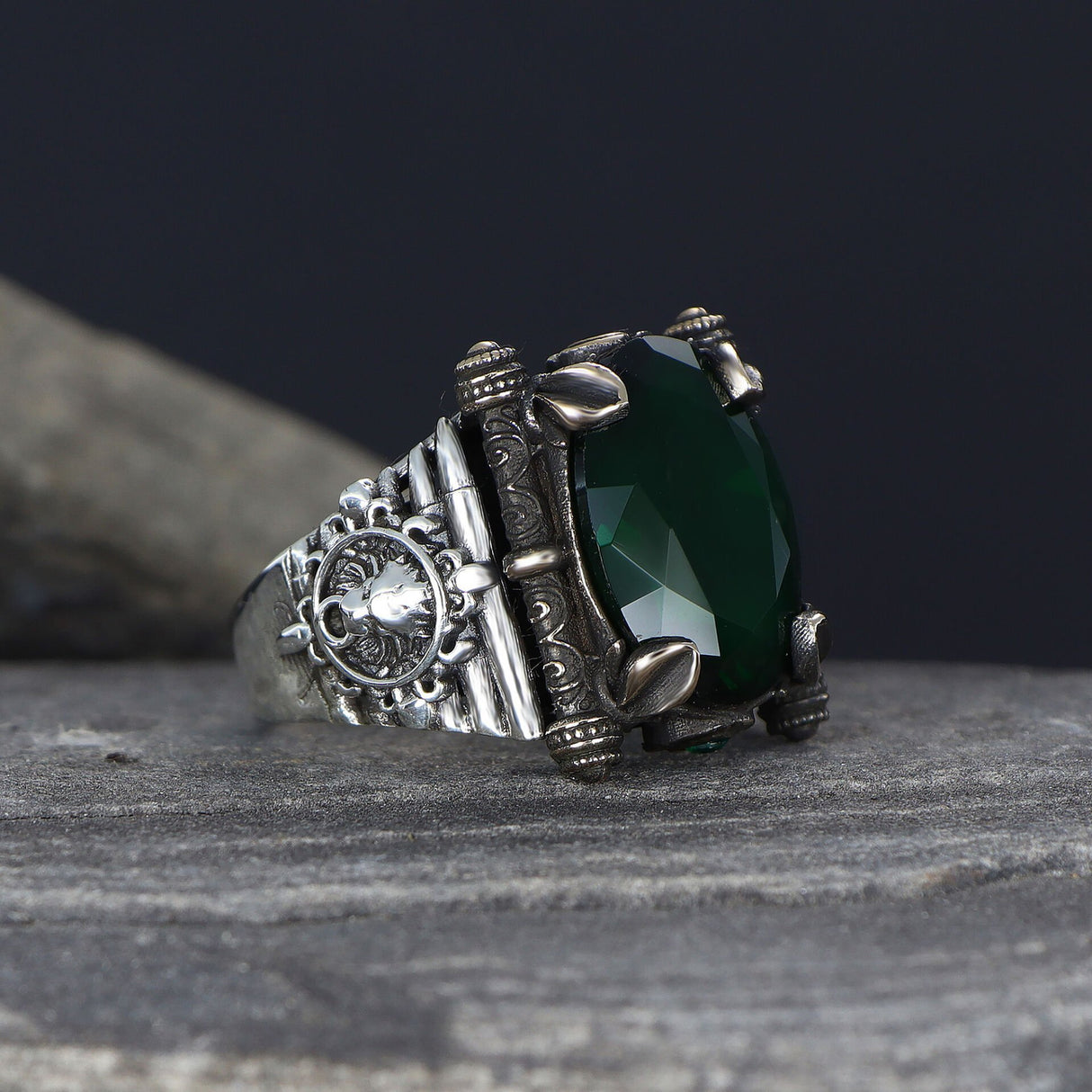 Tesbihevim | Men's Silver Ring with Green Zircon Stone - TryAladdin