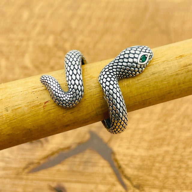 Adjustable Green Snake Eyes Design Ring - TryAladdin