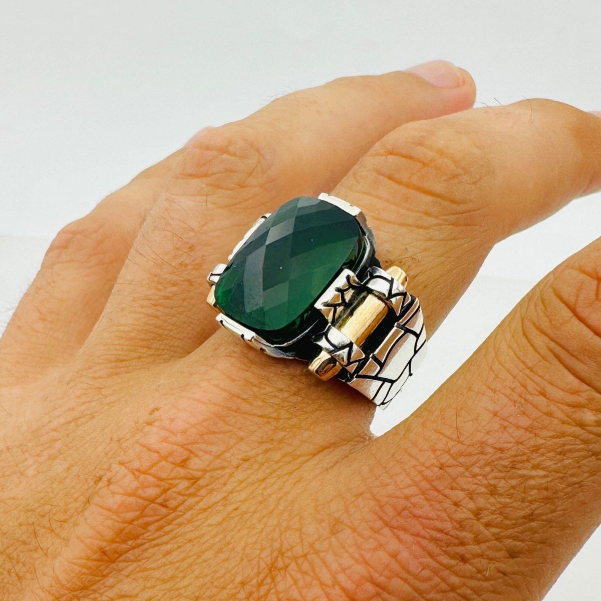 Emerald Silver Handmade Men's Ring - TryAladdin