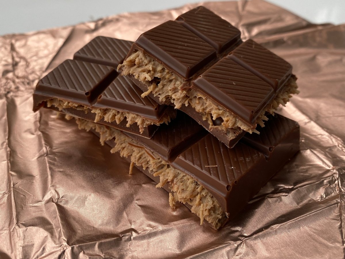 Hazelnut Praline Dubai Chocolate Bar – Crispy & Nutty Delight - TryAladdin