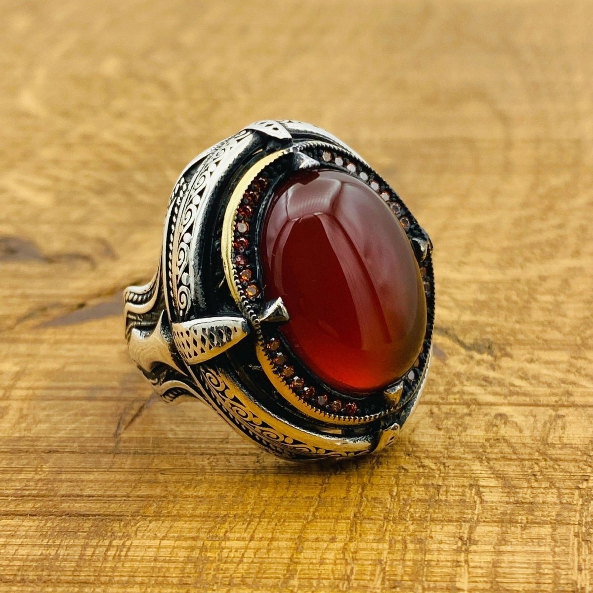 Men Red Aqeeq Silver Ring - TryAladdin