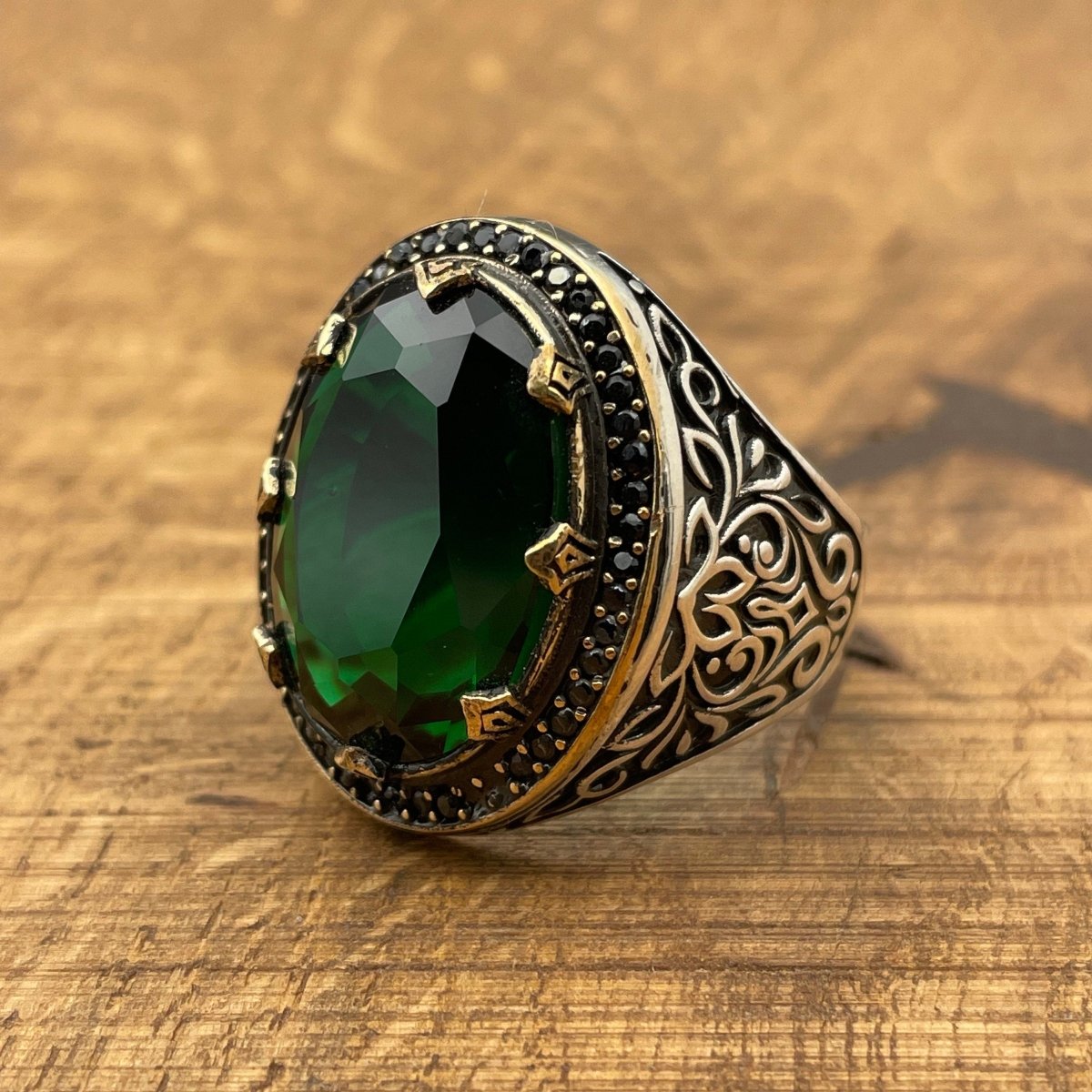 Men's Emerald Silver Ring - TryAladdin