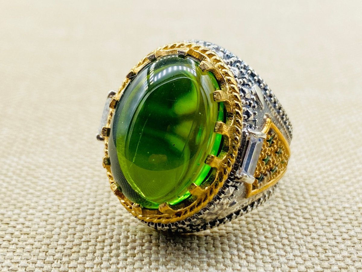 Men's Emerald Stone Green 925 Sterling Silver Ring - TryAladdin