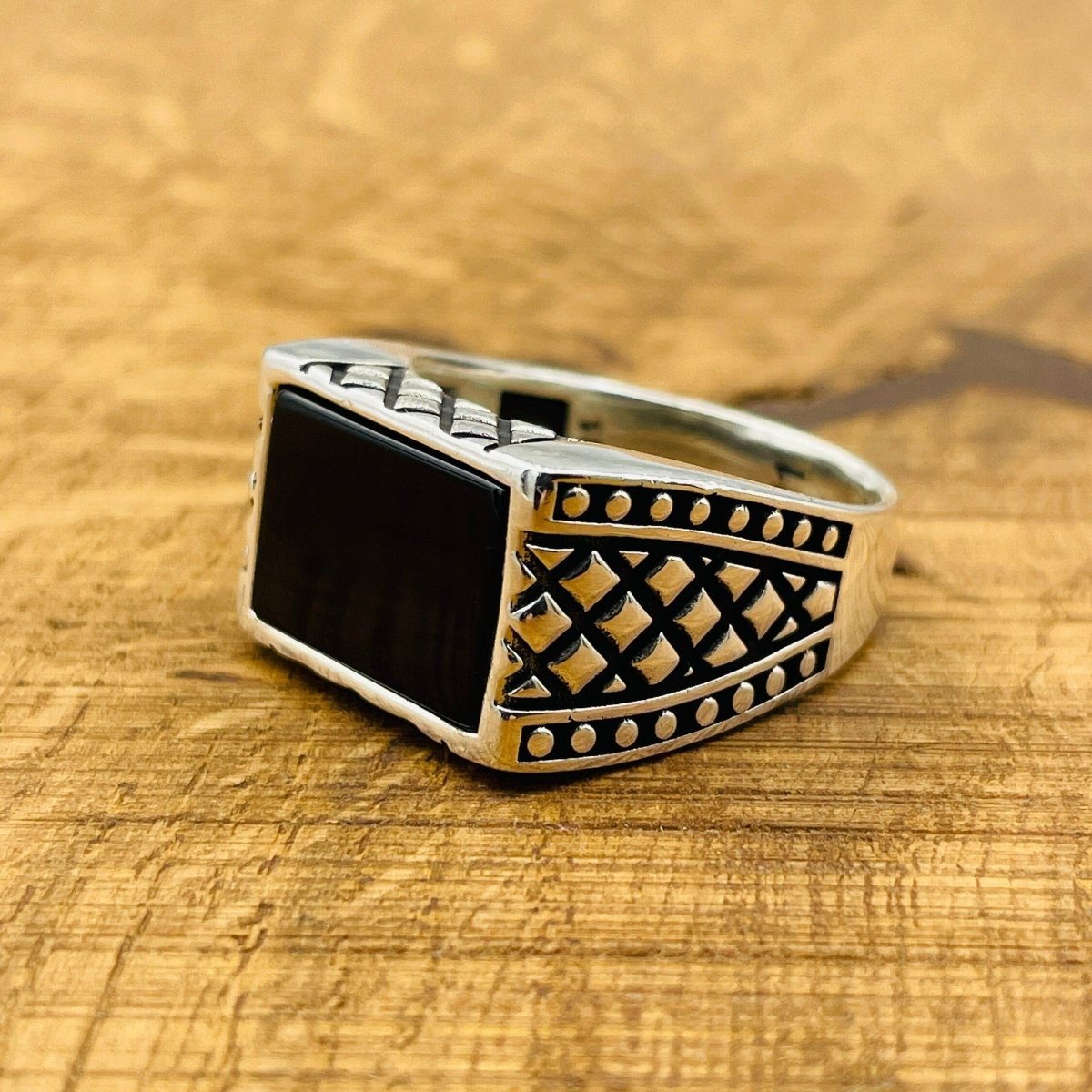 Men's Rectangle Black Onyx Stone Ring - TryAladdin