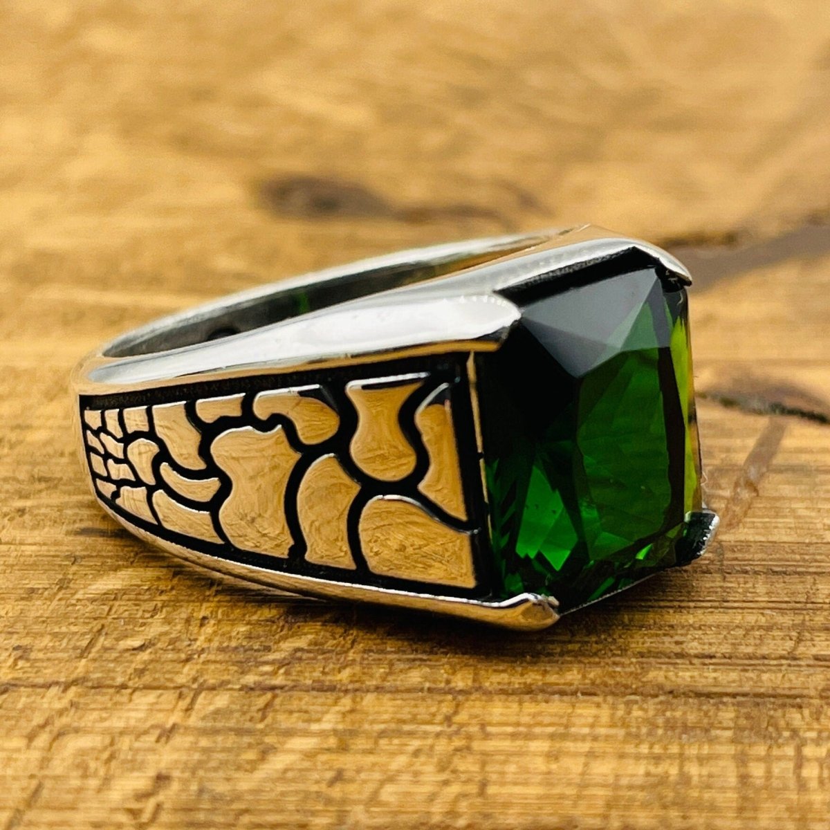 Minimalist Square Green Emerald Stone Men's Ring - TryAladdin