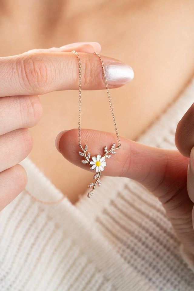 Nereze | Daisy Necklace With White Enamel on a Branch - TryAladdin