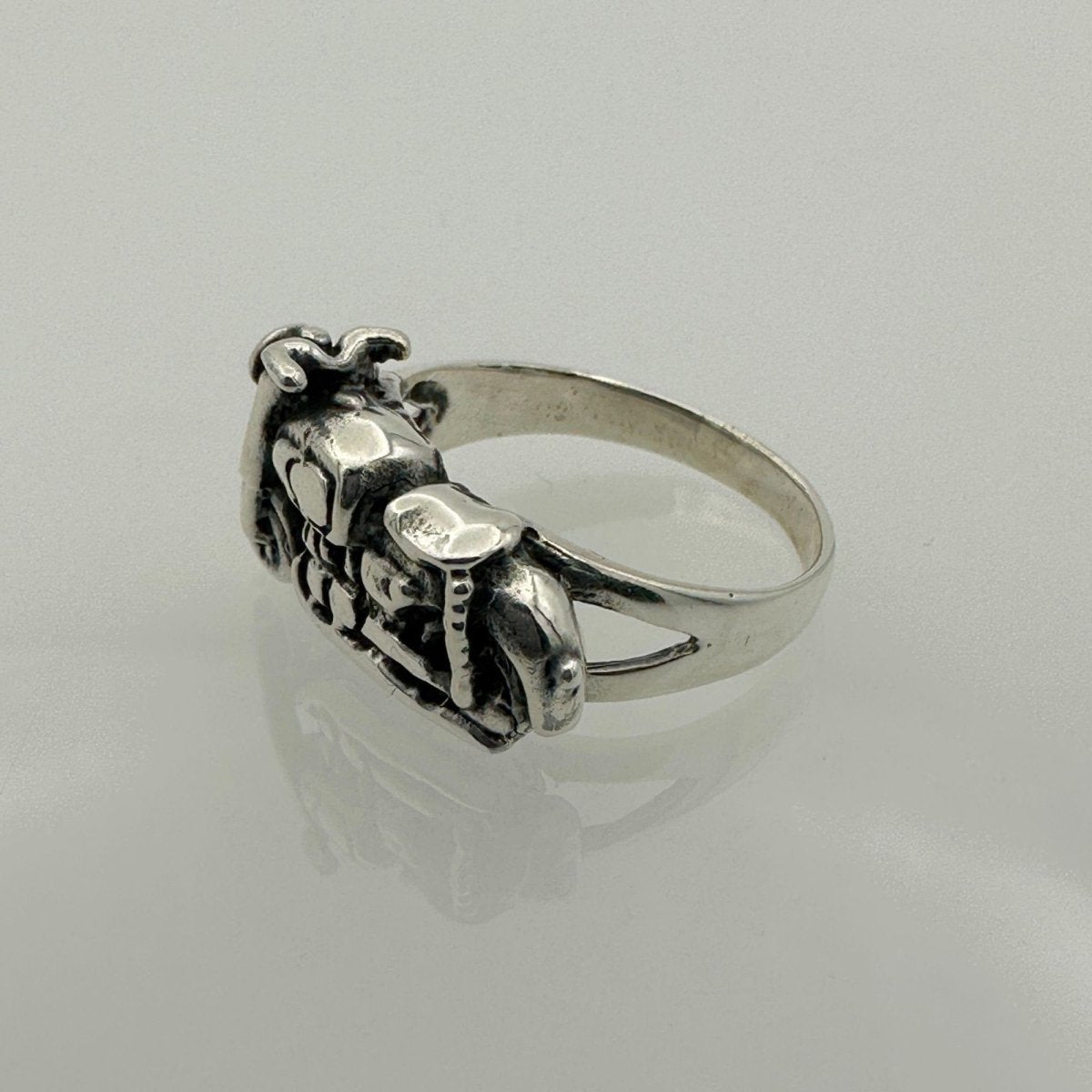 Sleek Men's Motorcycle Silver Ring - TryAladdin