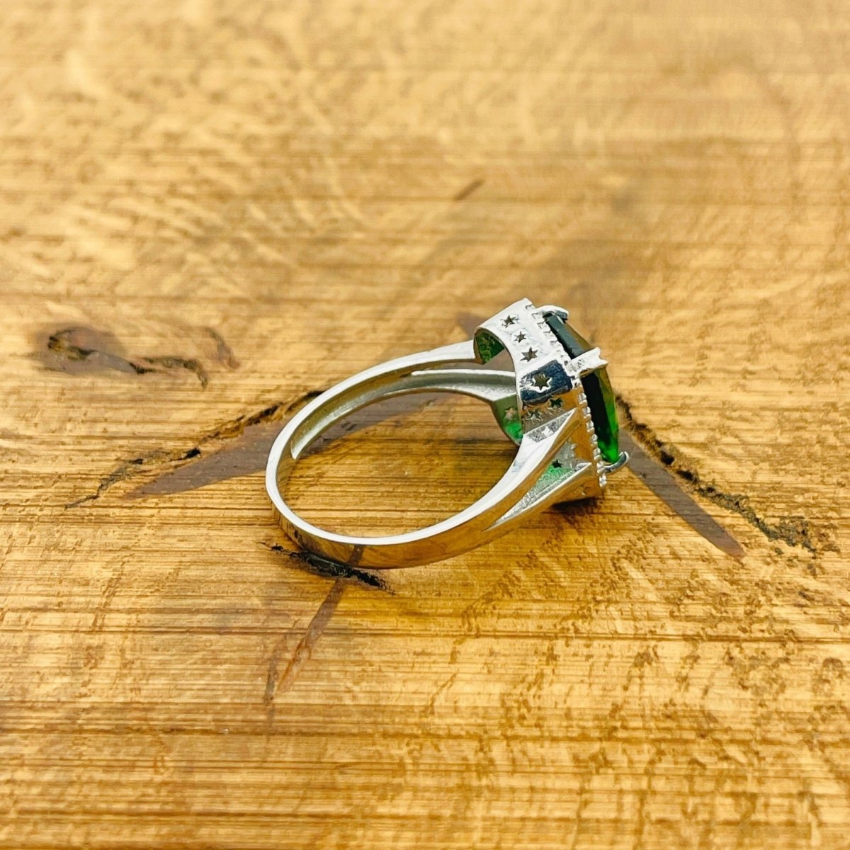 Women's Emerald Ring - TryAladdin