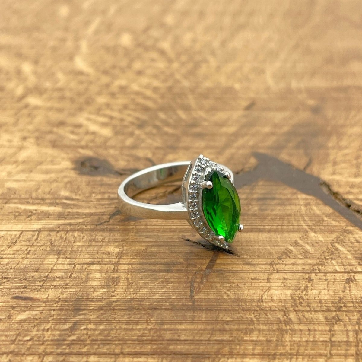 Women's Emerald Silver Ring - TryAladdin